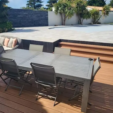 Villa Avec Piscine A 10 Min Des Plages